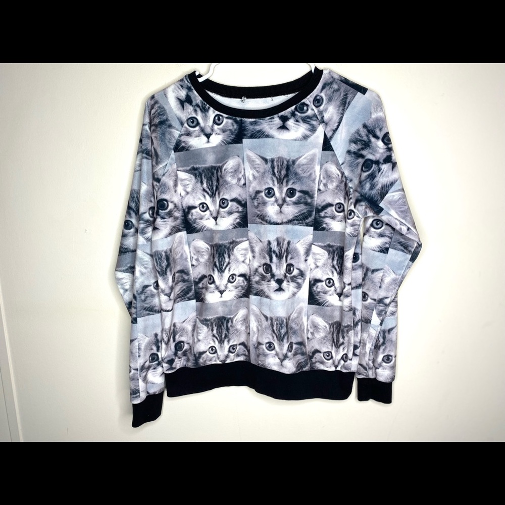 Long sleeve kitten shirt.